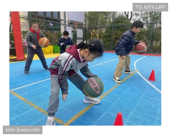 你真的看懂了吗？篮球中的手部接触判定究竟是犯规还是正常对抗？